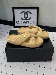 TWISTED SLIPPERS IN DARK CREAM LAMBSKIN