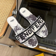 FENDI FLORAL SLIDES IN BLACK MIX WHITE FABRIC