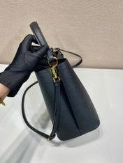 BUCKET BAG 23 IN BLACK SAFFIANO LEATHER
