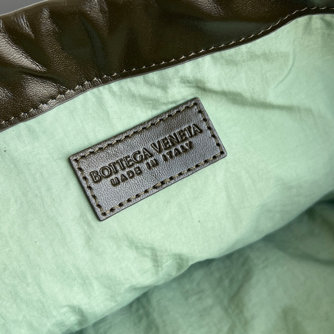 DUSTBAG MEDIUM 32 IN ARMY GREEN CALFSKIN