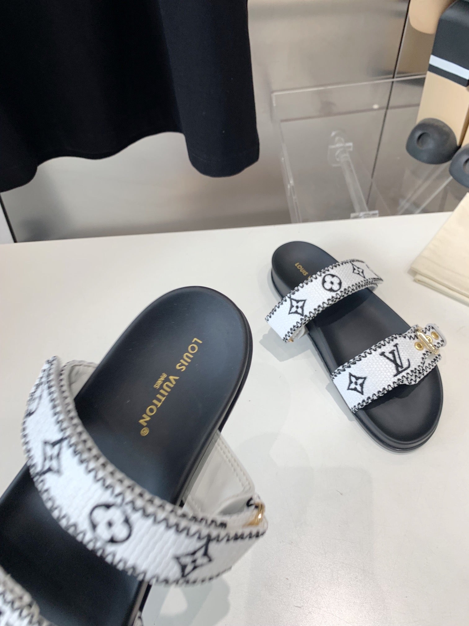 LV WOMEN SUNSET DAD SANDAL IN WHITE MIX BLACK MONOGRAM FABRIC MULE