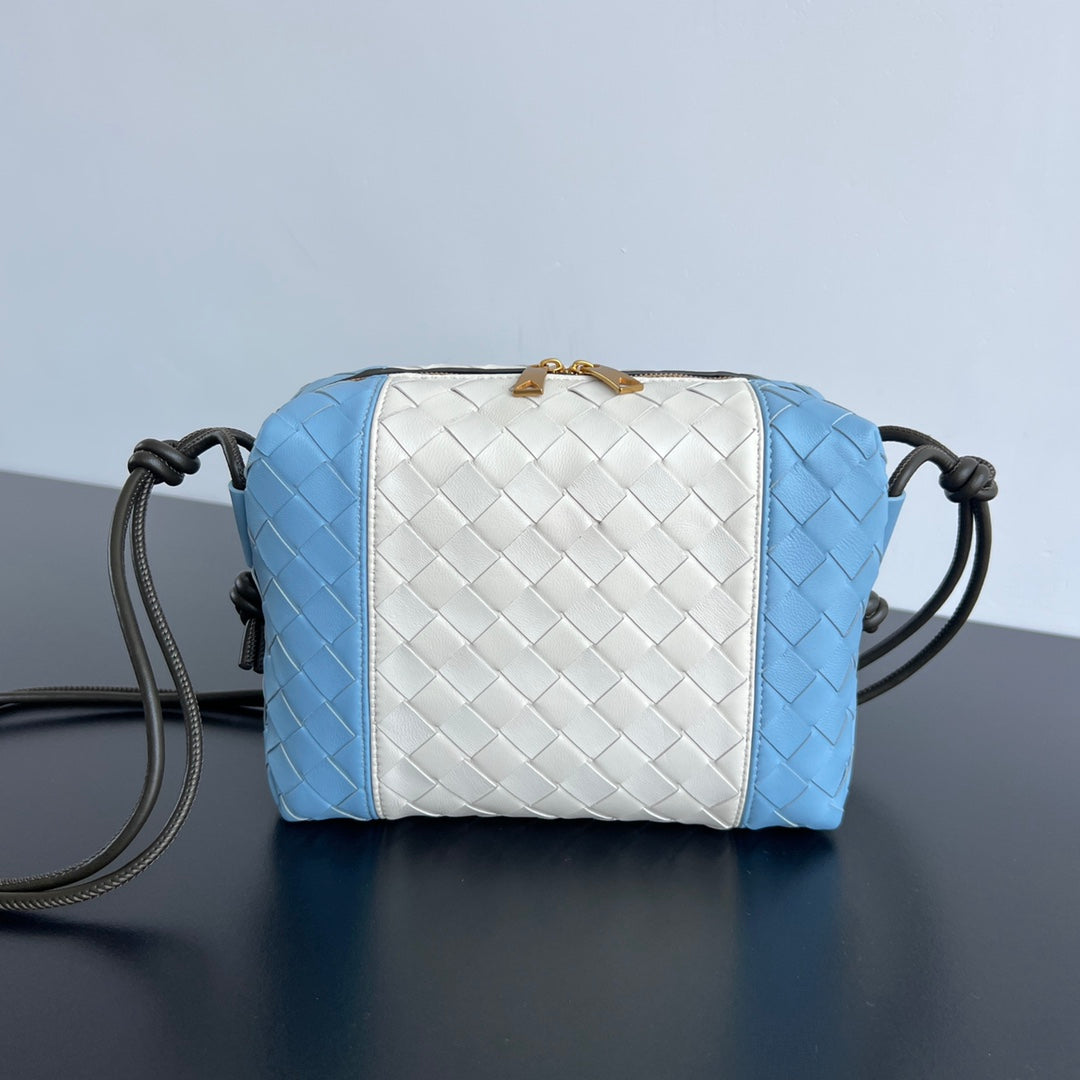 SMALL LOOP 22 IN SKY BLUE MIX WHITE CALFSKIN