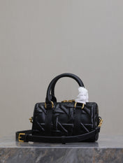 MINI GROOVE BAG 16 IN BLACK MACROCANNAGE CALFSKIN WITH GOLD HARDWARE