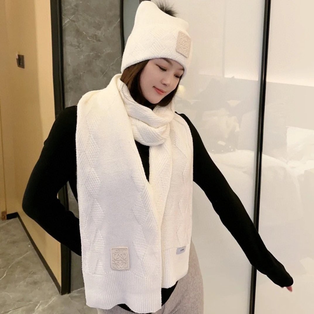 CLASSIC HAT & SCARF SET IN WHITE CASHMERE 379251