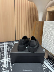 CC MOCCASINS IN BLACK CALFSKIN