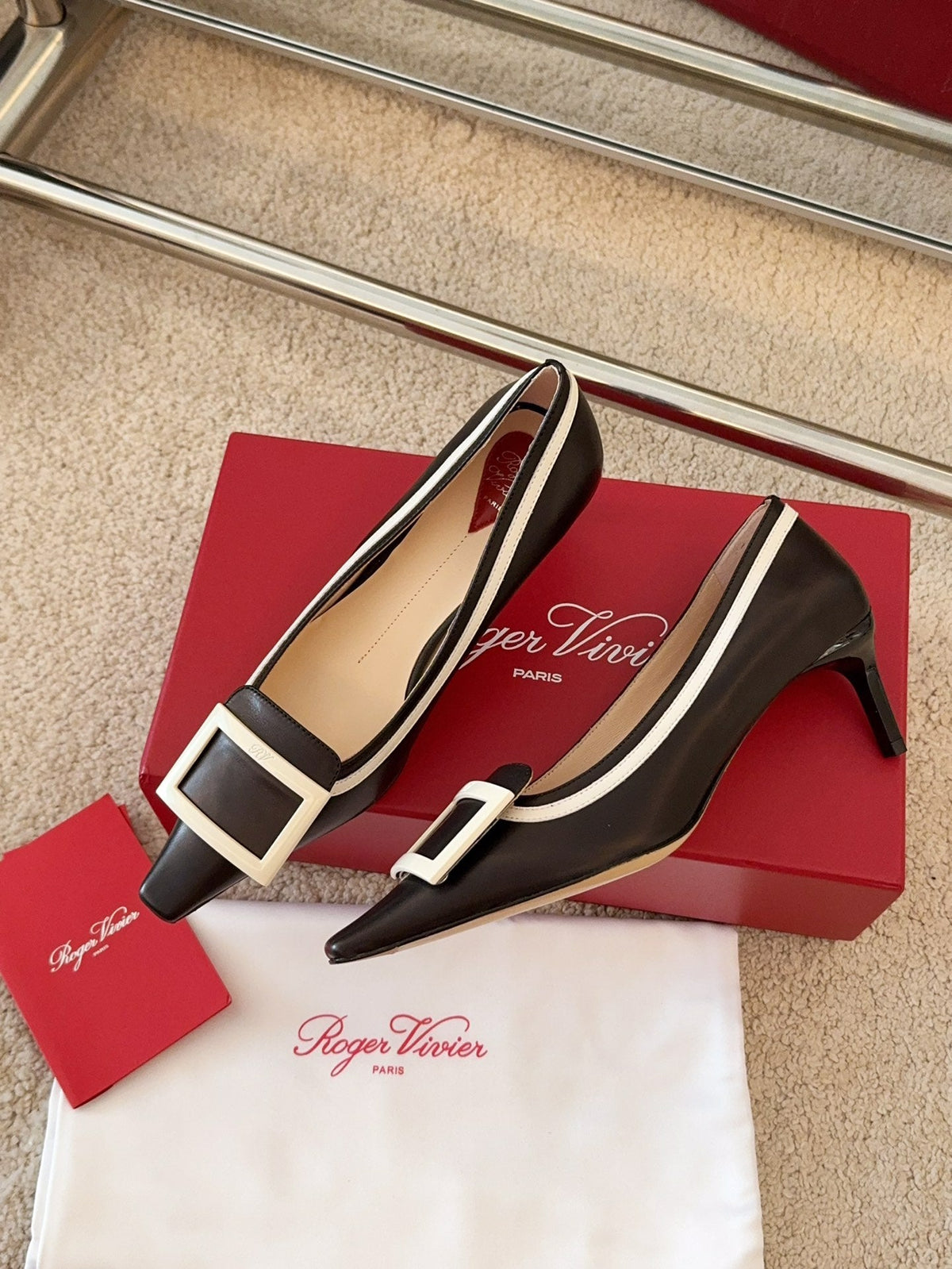 VIV’ CANARD PUMPS IN BLACK SHINY CALFSKIN