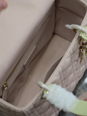LADY BAG 24 IN BABY PINK QUILTED MACROCANNAGE CALFSKIN SWAMP YELLOW STRAP