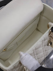 MEDIUM LADY BAG 24 IN WHITE QUILTED MACROCANNAGE CALFSKIN BLACK STRAP