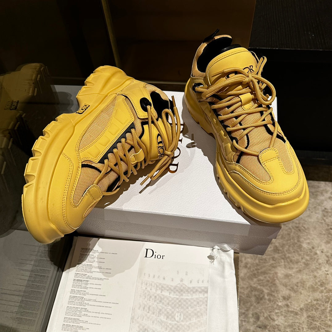 C'EST SNEAKER IN CLASSIC YELLOW CALFSKIN AND BREATHABLE MESH