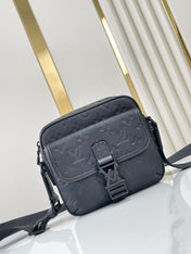 GETAWAY MESSENGER 18 IN BLACK EMBOSSED CALFSKIN
