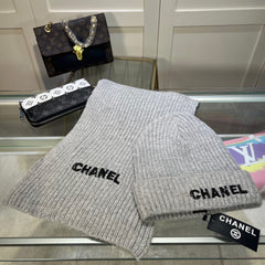 SET HAT AND SCARF IN DOVE GRAY WOOL 422598