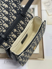 SMALL 19 MONTAIGNE AVENUE TOP HANDLE BAG BLUE DIOR OBLIQUE JACQUARD AND BLACK SMOOTH CALFSKIN