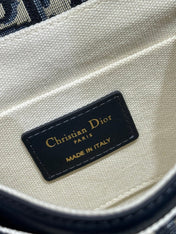 SMALL 19 MONTAIGNE AVENUE TOP HANDLE BAG BLUE DIOR OBLIQUE JACQUARD AND BLACK SMOOTH CALFSKIN