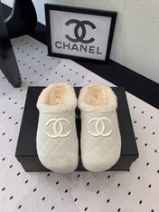 FLAT MULE IN BEIGE SUEDE AND LAMB FUR LINING