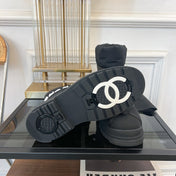 SKI BOOTS IN BLACK QUILTED COTTON