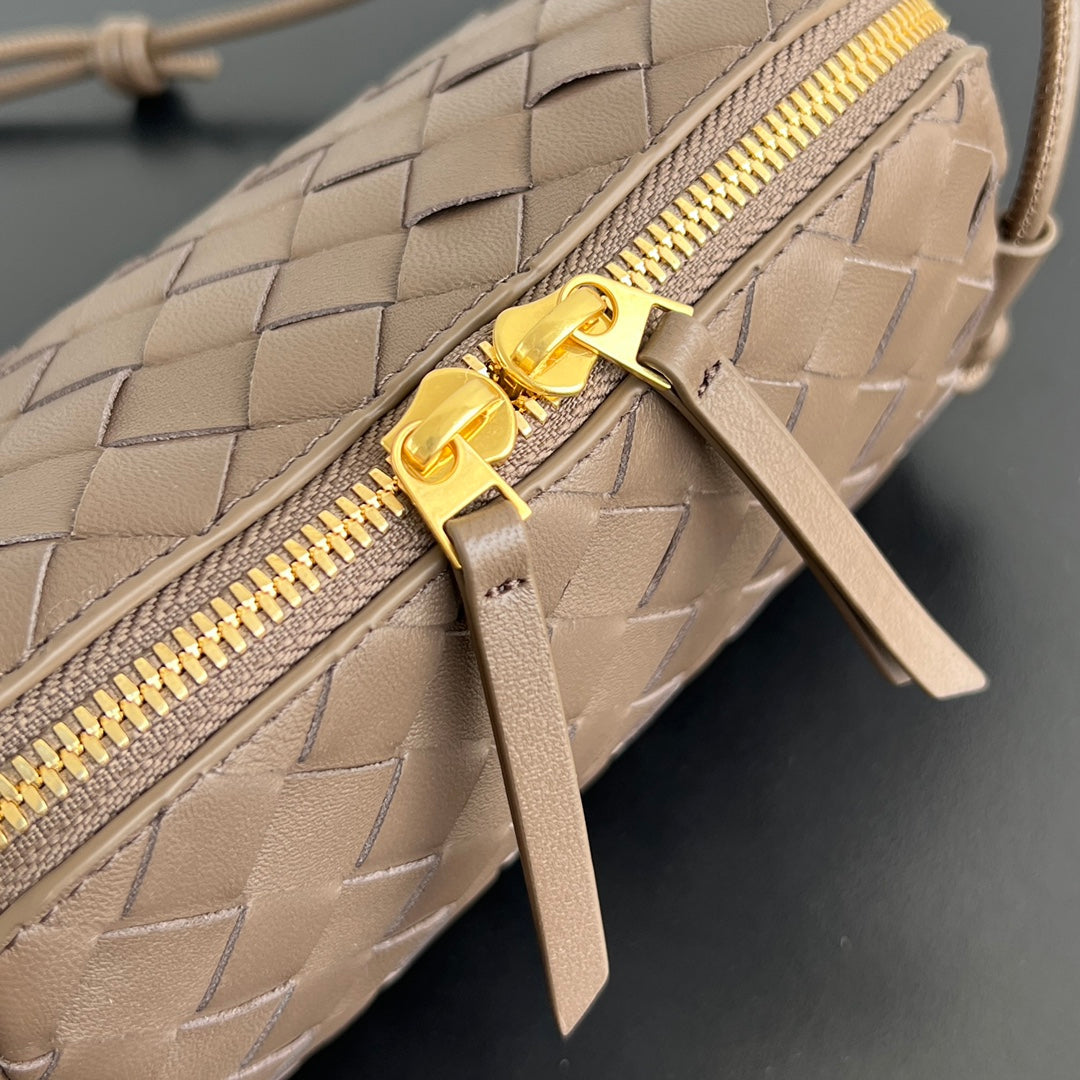 CONCERT POUCH 18 IN MEDIUM BROWN LAMBSKIN