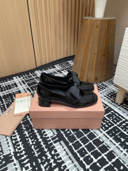 MARY JANE MID HEEL PUMPS IN BLACK PATENT LAMBSKIN WITH BOW