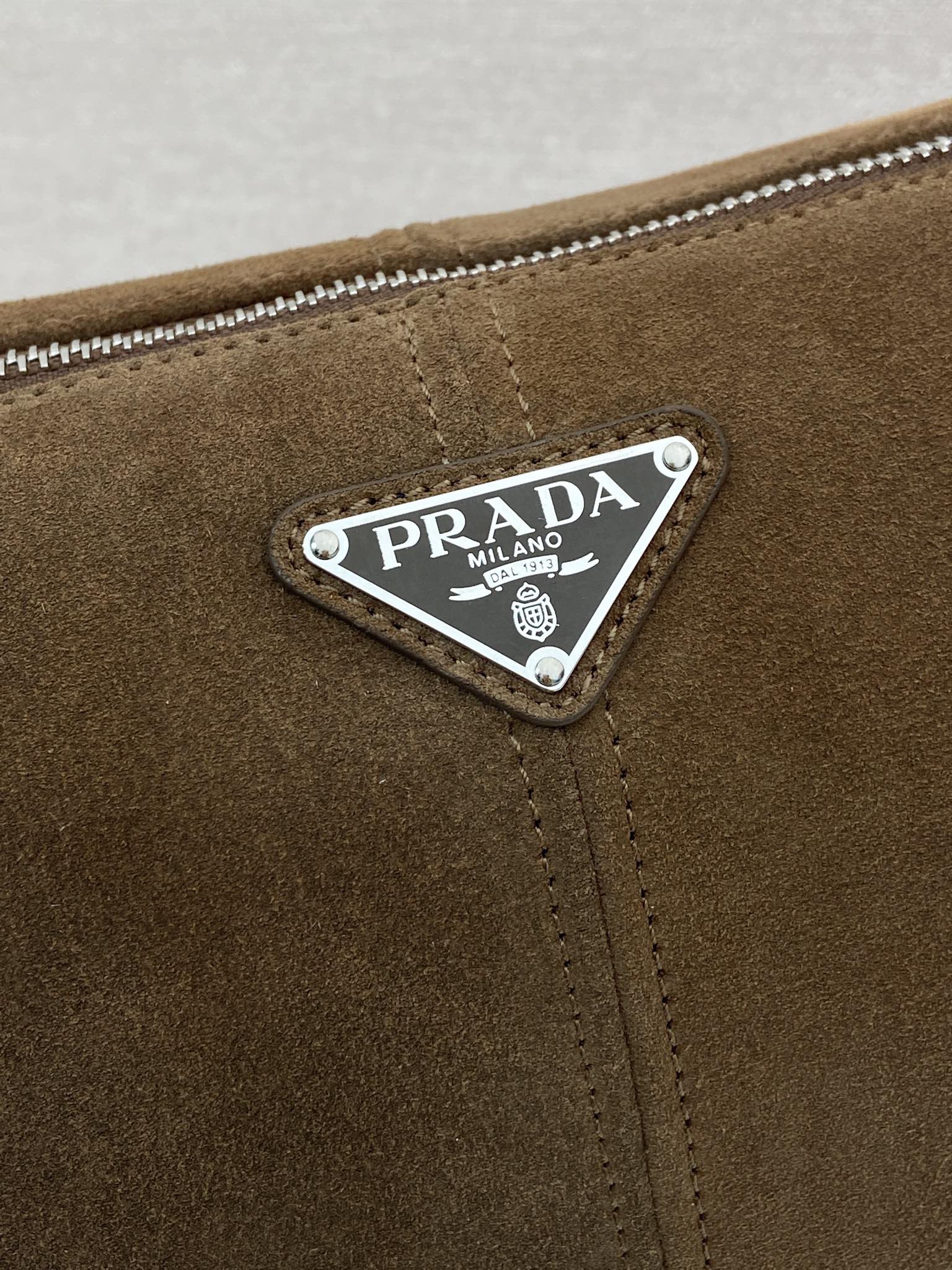HOBO BAG 35 IN GINGERBREAD SUEDE SILVER LOGO