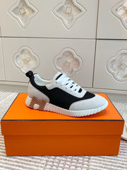 BOUNCING SNEAKER IN BLACK GRAPHIC MESH AND PASTEL GRAY SUEDE