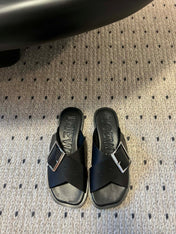 PETAL BELT FLAT SANDAL IN BLACK CALFSKIN