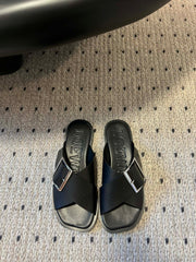 PETAL BELT FLAT SANDAL IN BLACK CALFSKIN