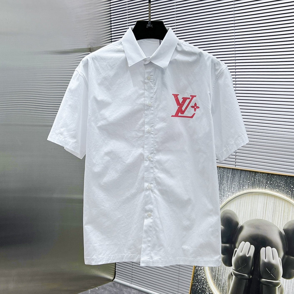 LV SHORT-SLEEVED SHIRT IN WHITE COTTON PINK LOGO 238814