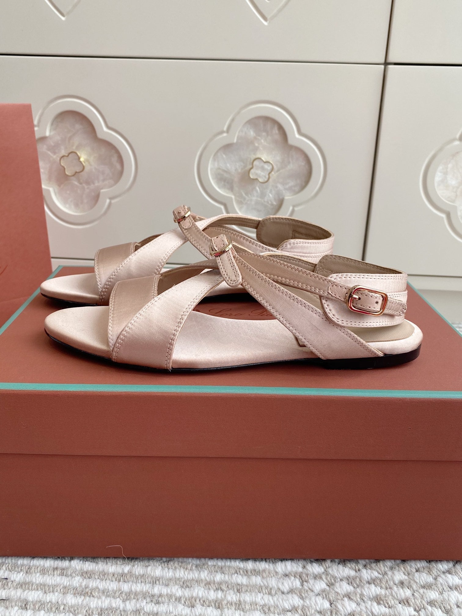 SANDALS IN LIGHT PINK SATIN