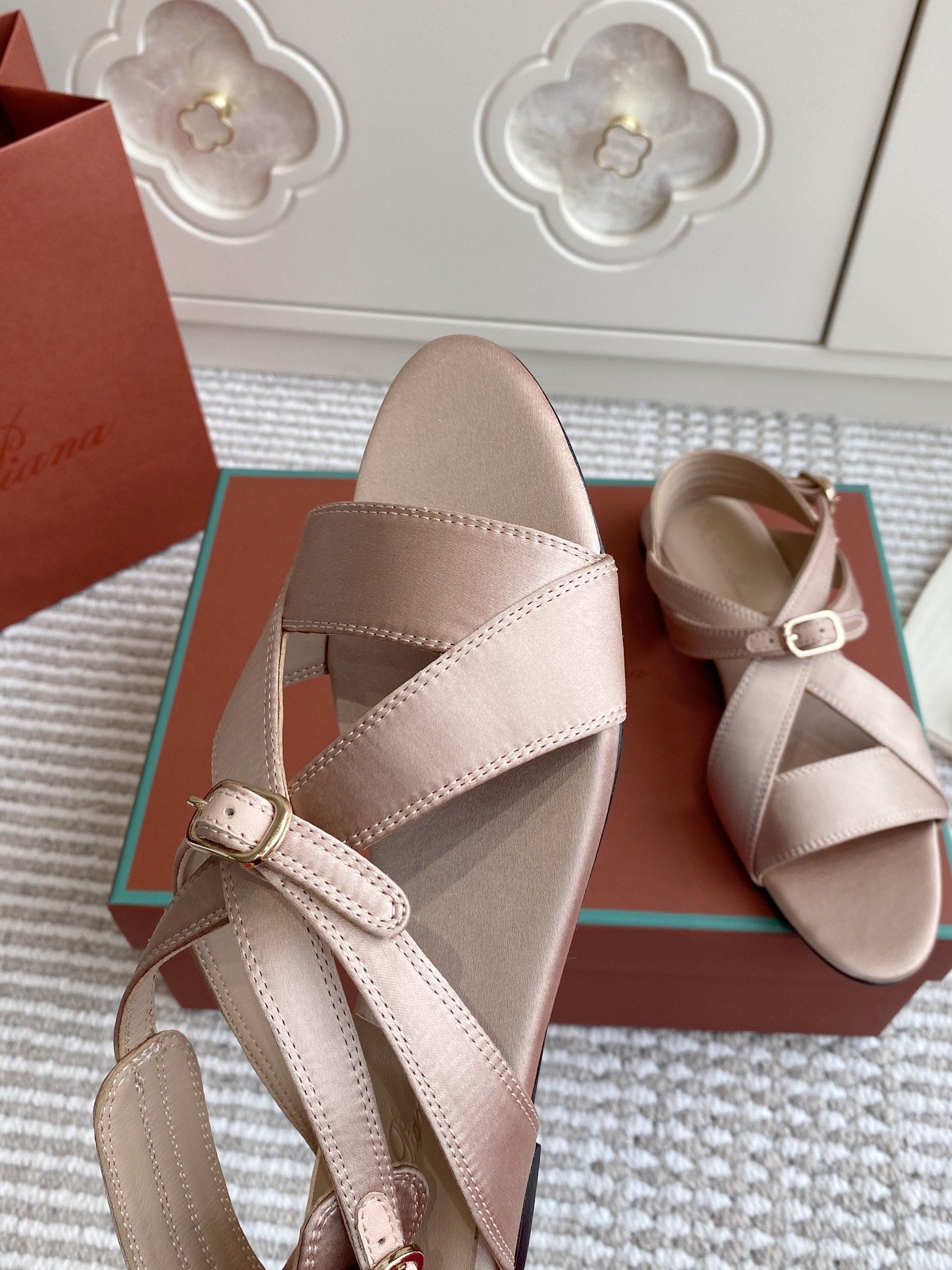 SANDALS IN LIGHT PINK SATIN