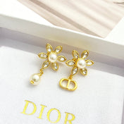 CD 26S FLOWER CRYSTAL PEARL CD CHARM DROP EARRINGS IN GOLD METAL 631966