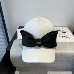 MM BASEBALL CAP IN WHITE FABRIC WITH LARGE BLACK BOW