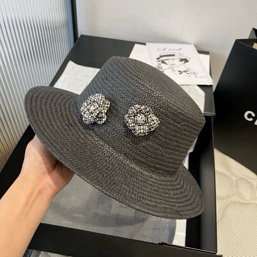 FLAT STRAW HAT BLACK FLOWER ATTACHMENT 673929