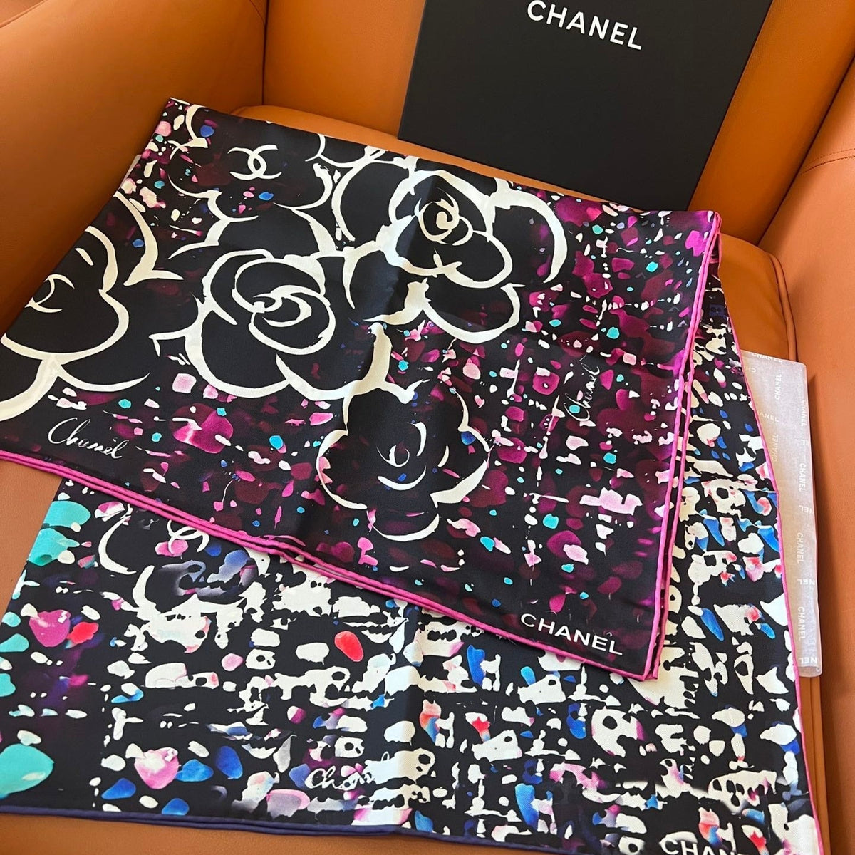 CHANEL 25S SCARF 90 IN SILK TWILL 700817