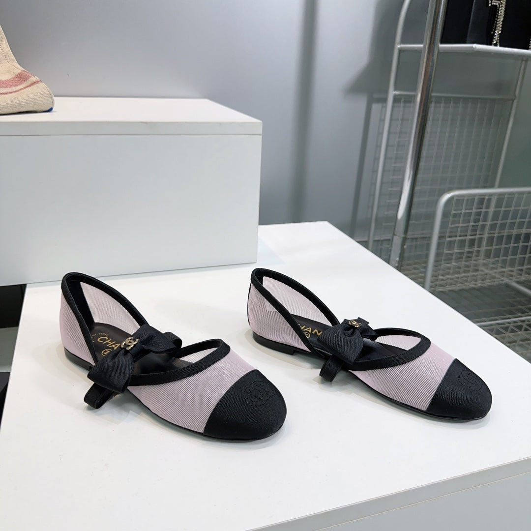 CHANEL FLAT MARY JANE SHOES 25S IN WHITE MIX BLACK MESH FABRIC EMBOSSED LOGO WITH BOW