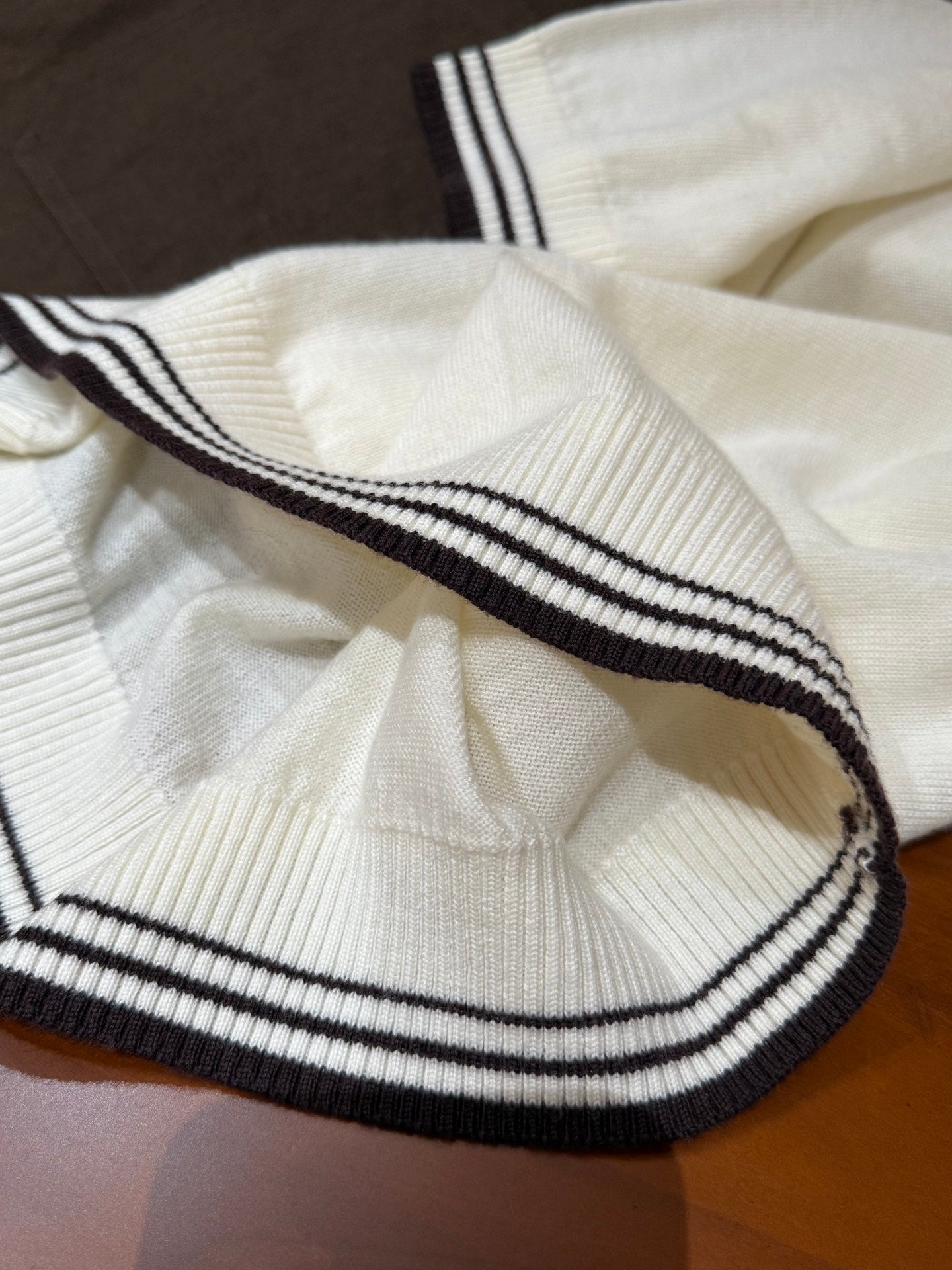 PRADA SHORT-SLEEVE KNIT TOP STYLE 98