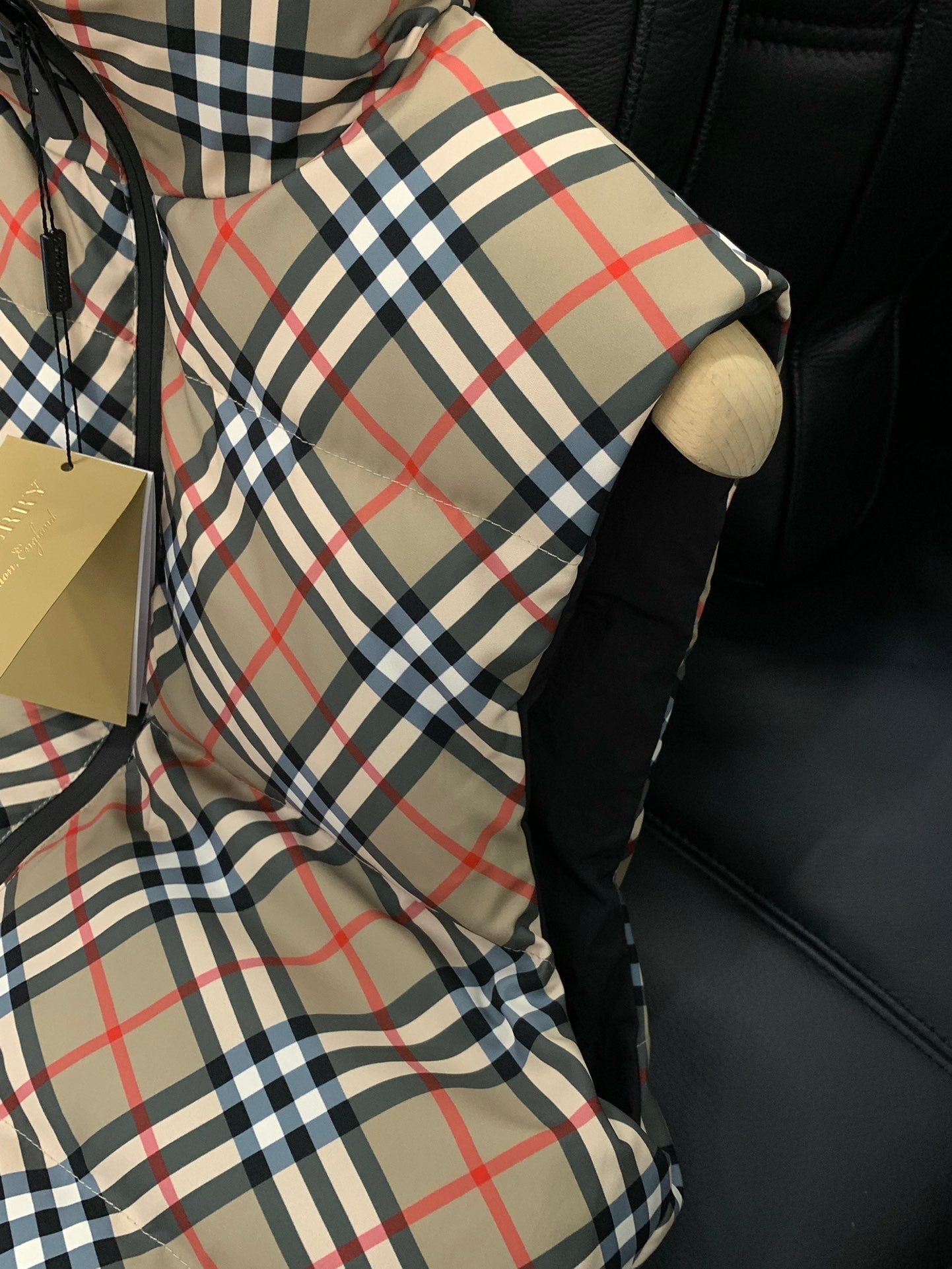 BURBERRY 25S REVERSIBLE DOWN VEST 065