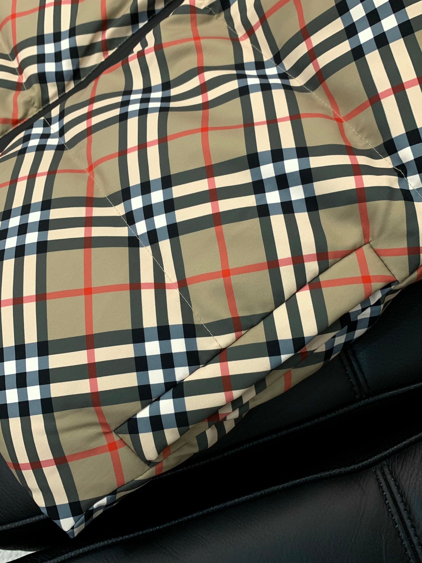 BURBERRY 25S REVERSIBLE DOWN VEST 065