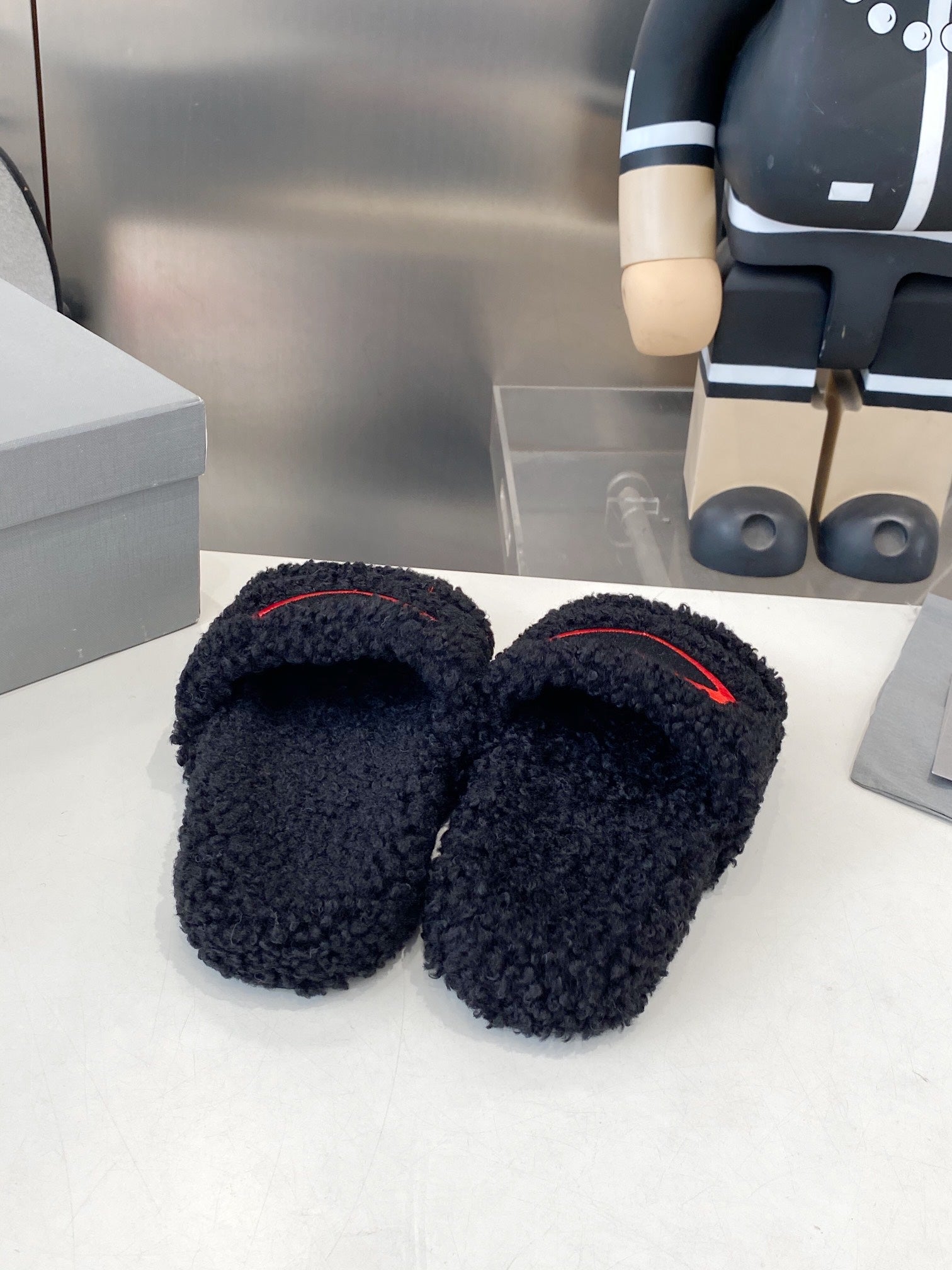 BALENCIAGA 25S FLAT SLIPPERS IN BLACK MIX RED WOOL