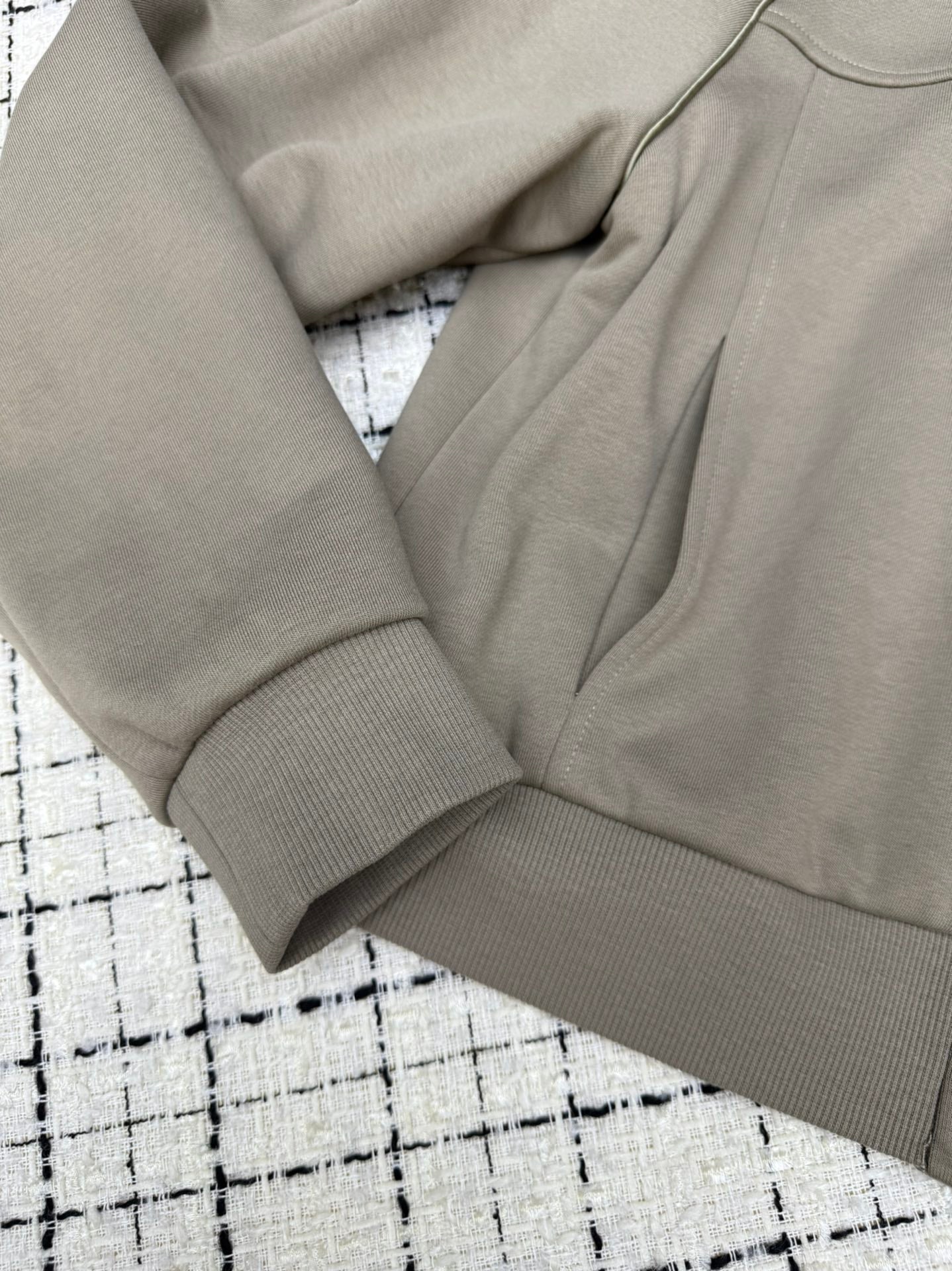 PRADA 25S LOGO JACKET 327