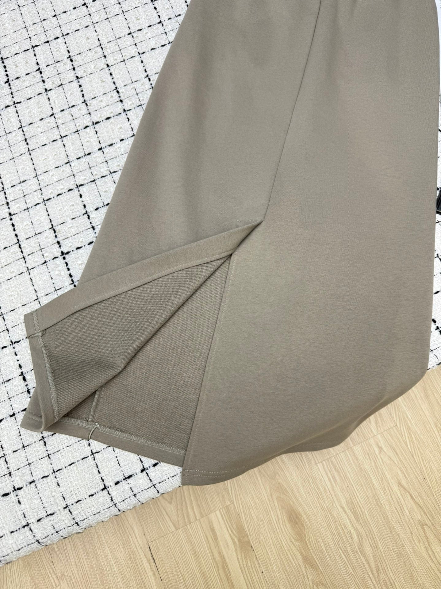 PRADA 25S MIDI SKIRT 331