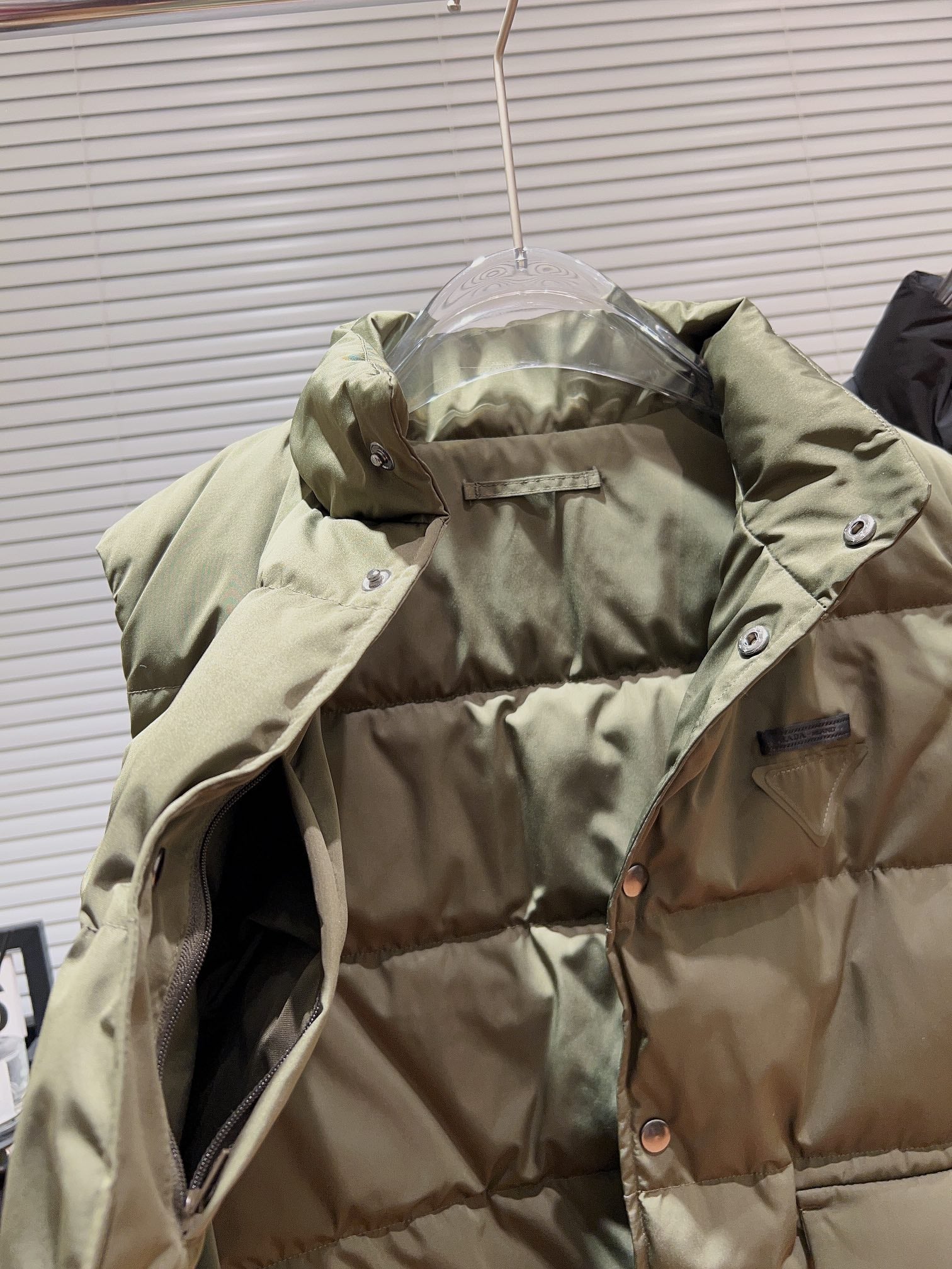 PRADA 25S DOWN VEST 464