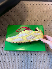 BOTTEGA VENETA 26S SNEAKERS IN LIGHT YELLOW SUEDE AND CREAM WHITE MESH FABRIC