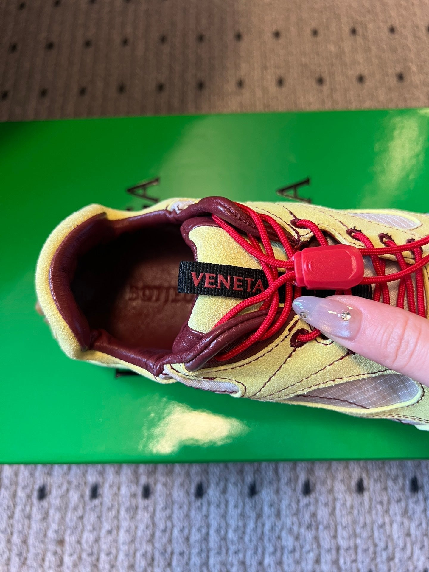 BOTTEGA VENETA 26S SNEAKERS IN LIGHT YELLOW SUEDE AND CREAM WHITE MESH FABRIC