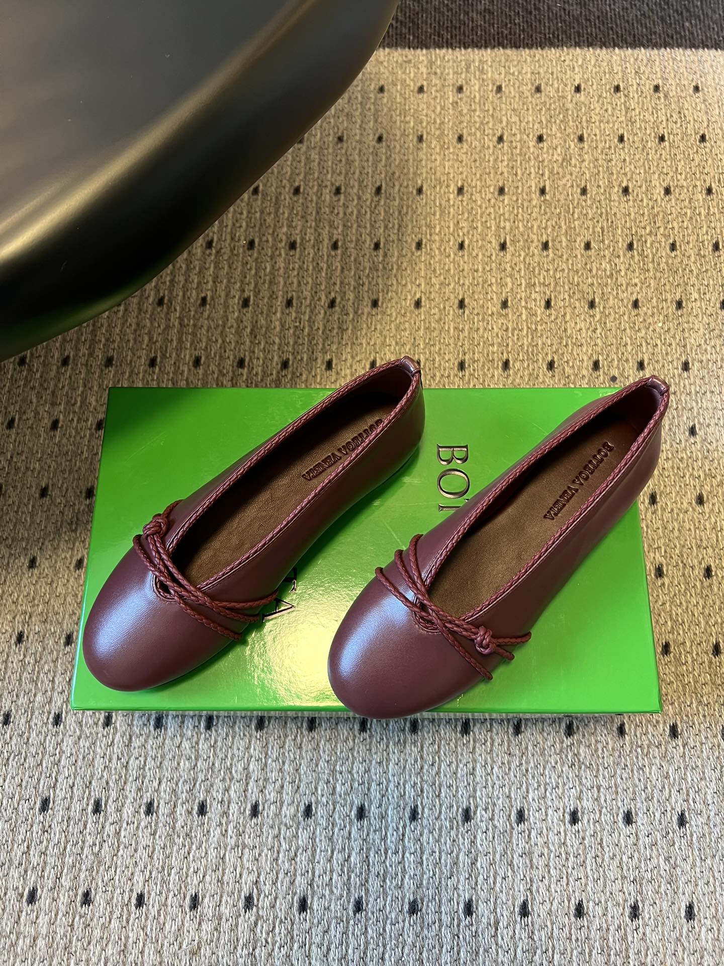 BOTTEGA VENETA 26S ESPADRILLE BALLET FLATS IN DARK RED LAMBSKIN