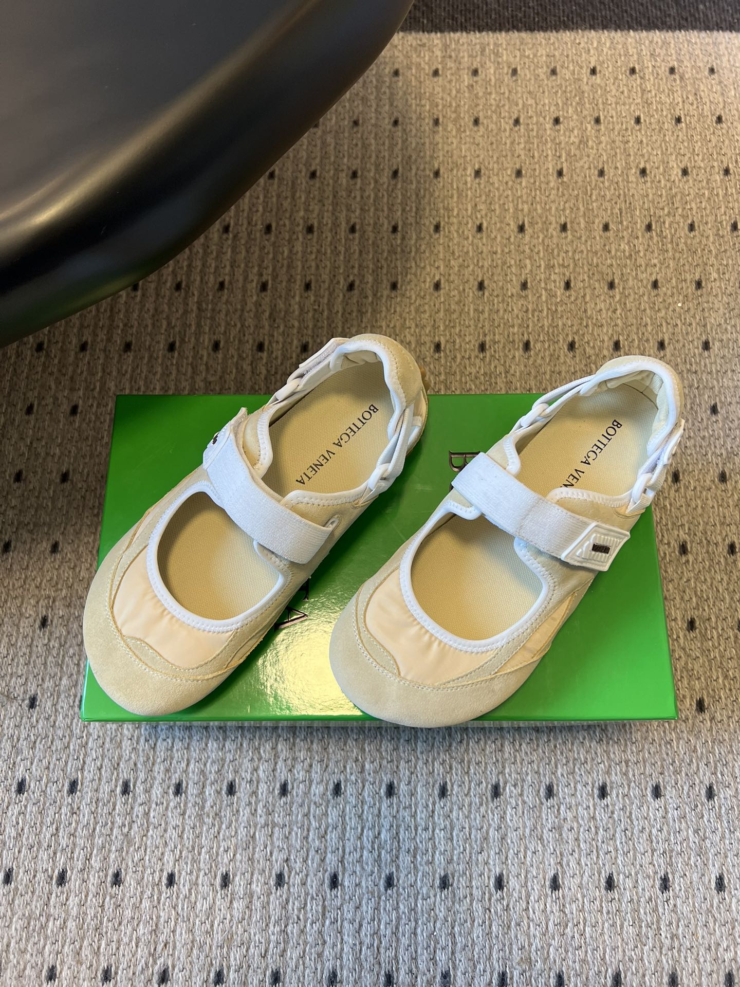 BOTTEGA VENETA 26S MARY JANE SNEAKER IN BEIGE SUEDE AND FABRIC