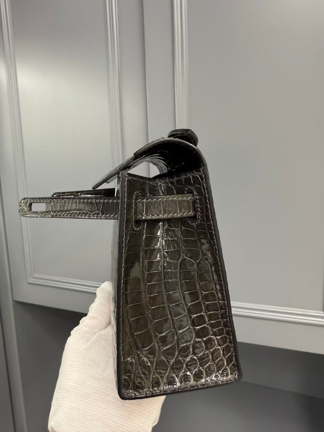 HM KELLY MINI 22 IN BROWN AMERICAN ALLIGATOR SILVER BUCKLE