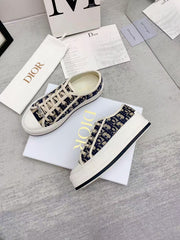 WALKN 45 BEIGE BLUE OBLIQUE EMBROI-DERY CANVAS