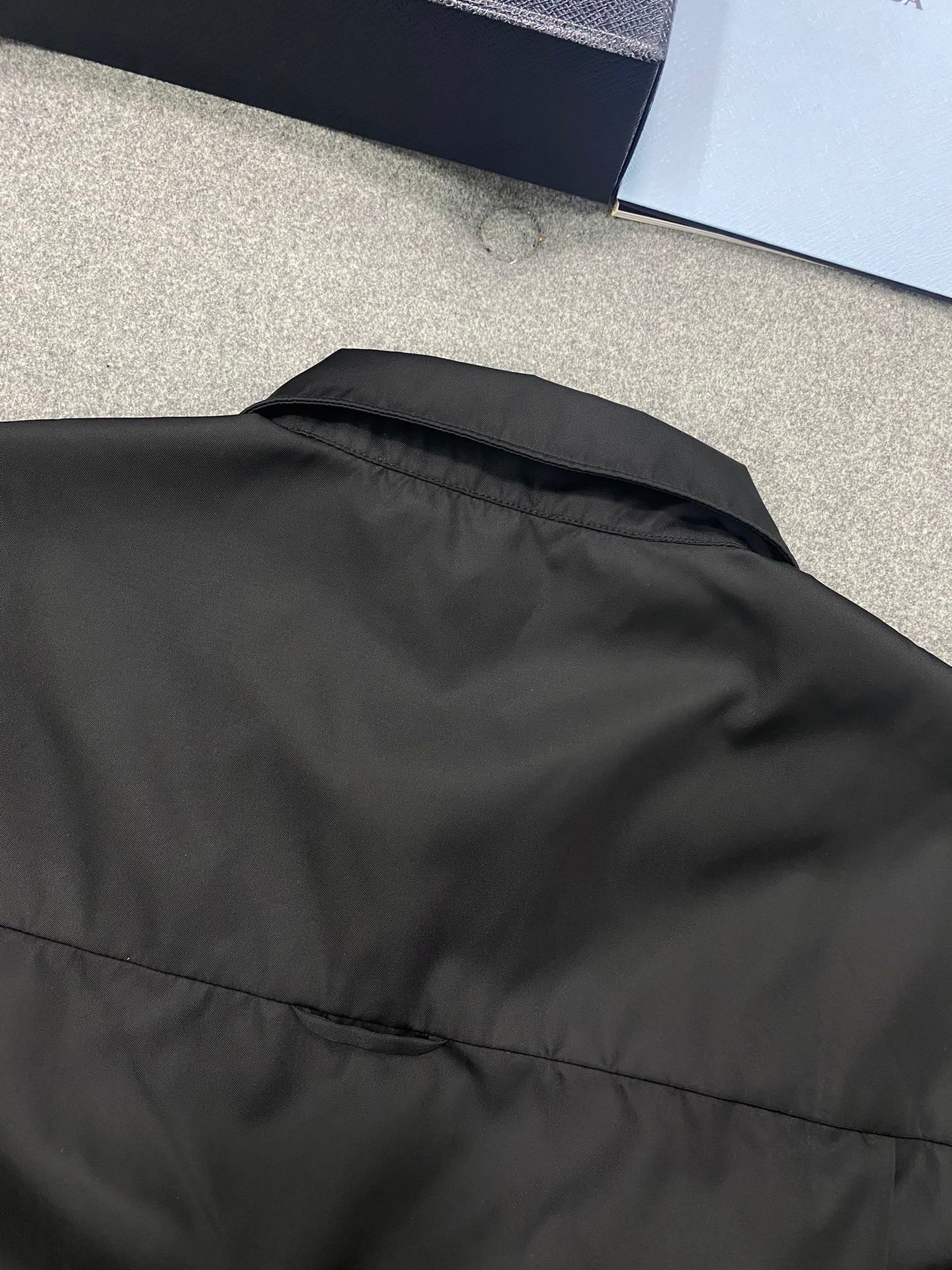 PRA SHIRT IN BLACK RE-NYLON TRIANGLE LOGO