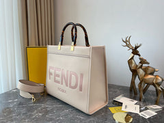 SHINE LARGE 35 TOTE IN BEIGE CREAM CALFSKIN