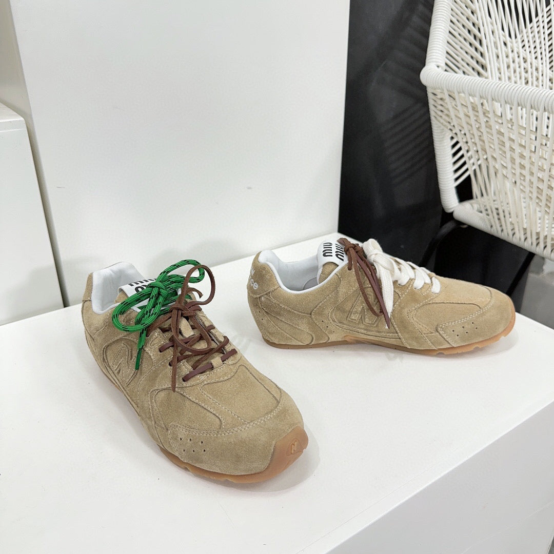MIUxNEW 530 SNEAKER IN BROWN ECRU SUEDE