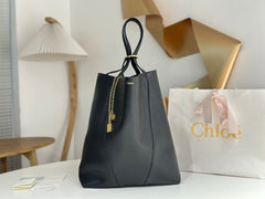 Chlo Spin tote bag in black grained leather